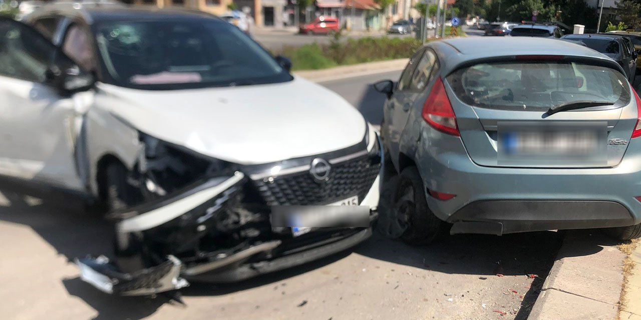 Eskişehir'de kontrolden çıkan cip 3 araca çarptı