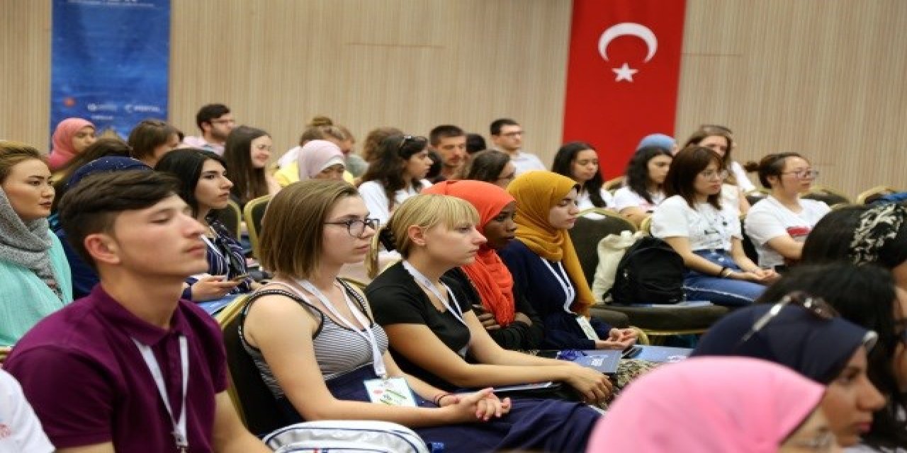 57 ülkeden 472 öğrenci Türkiye'de Türkçe öğrenecek