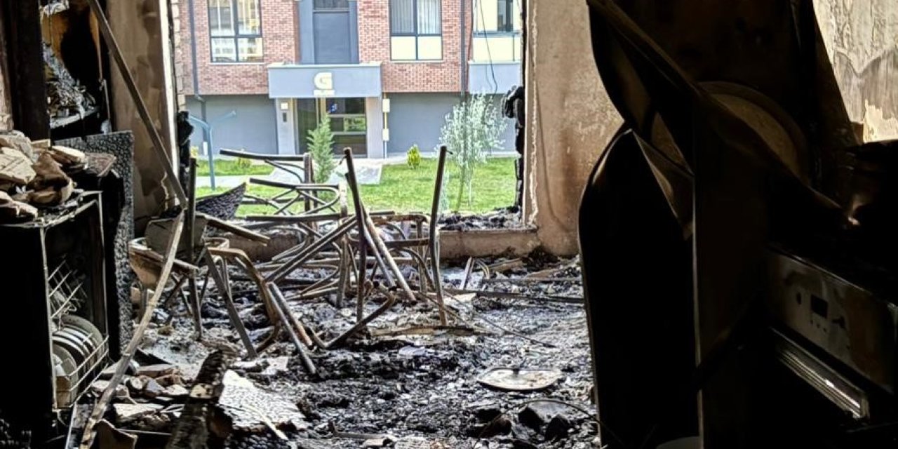 Eskişehir'de 2 yaşlı vatandaşın yaşadığı ev kül oldu