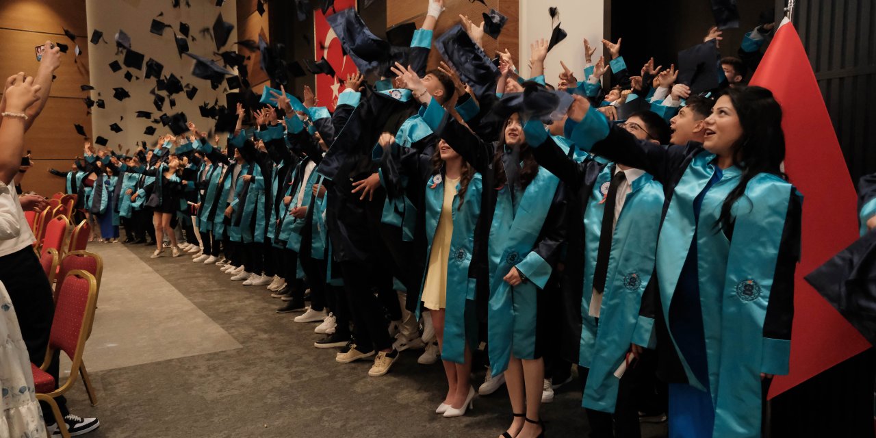 Özel EOSB Mesleki ve Teknik Anadolu Lisesi’nde mezuniyet coşkusu