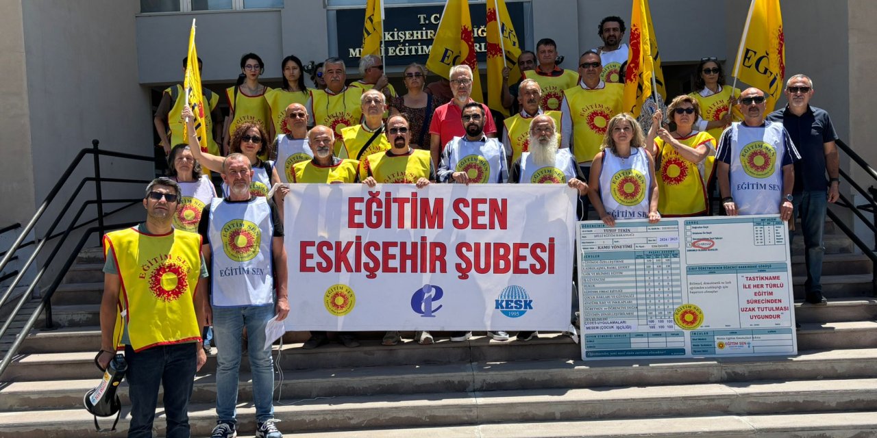 Eğitim Sen Bakan Tekin’i sınıfta bıraktı