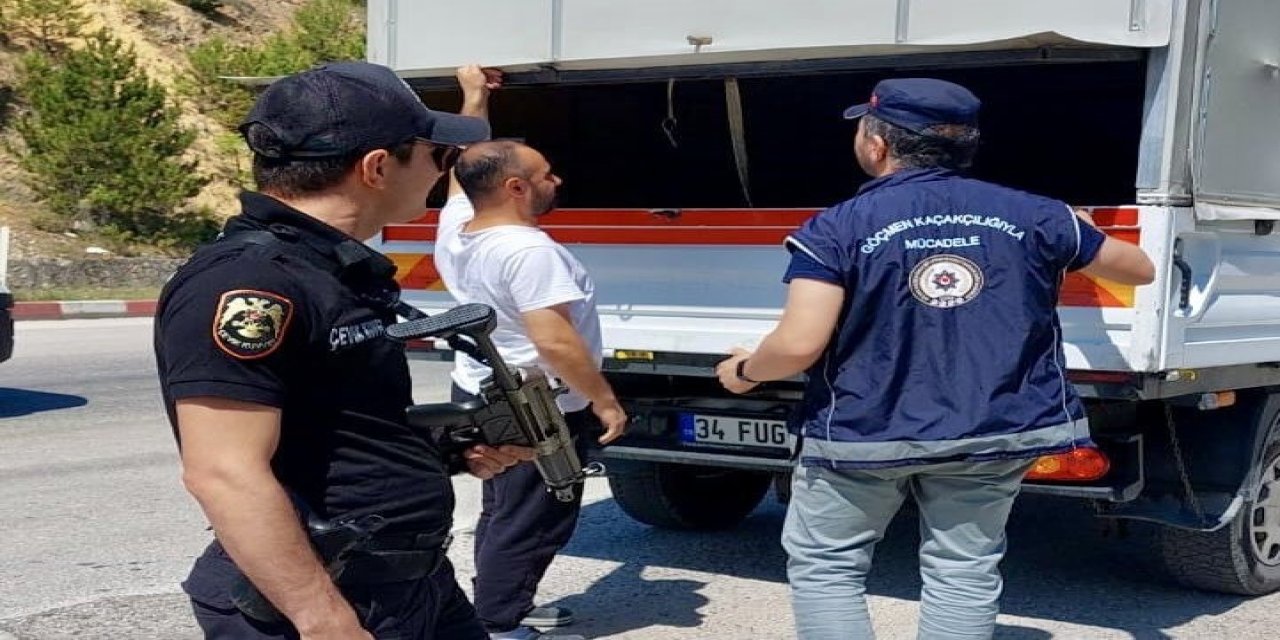 Bilecik'te göçmen kaçakçılığıyla mücadele sürüyor