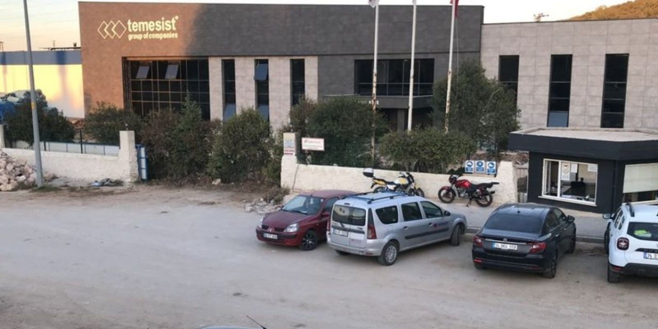 Fabrikanın depo bölümde düşen işçi yaralandı