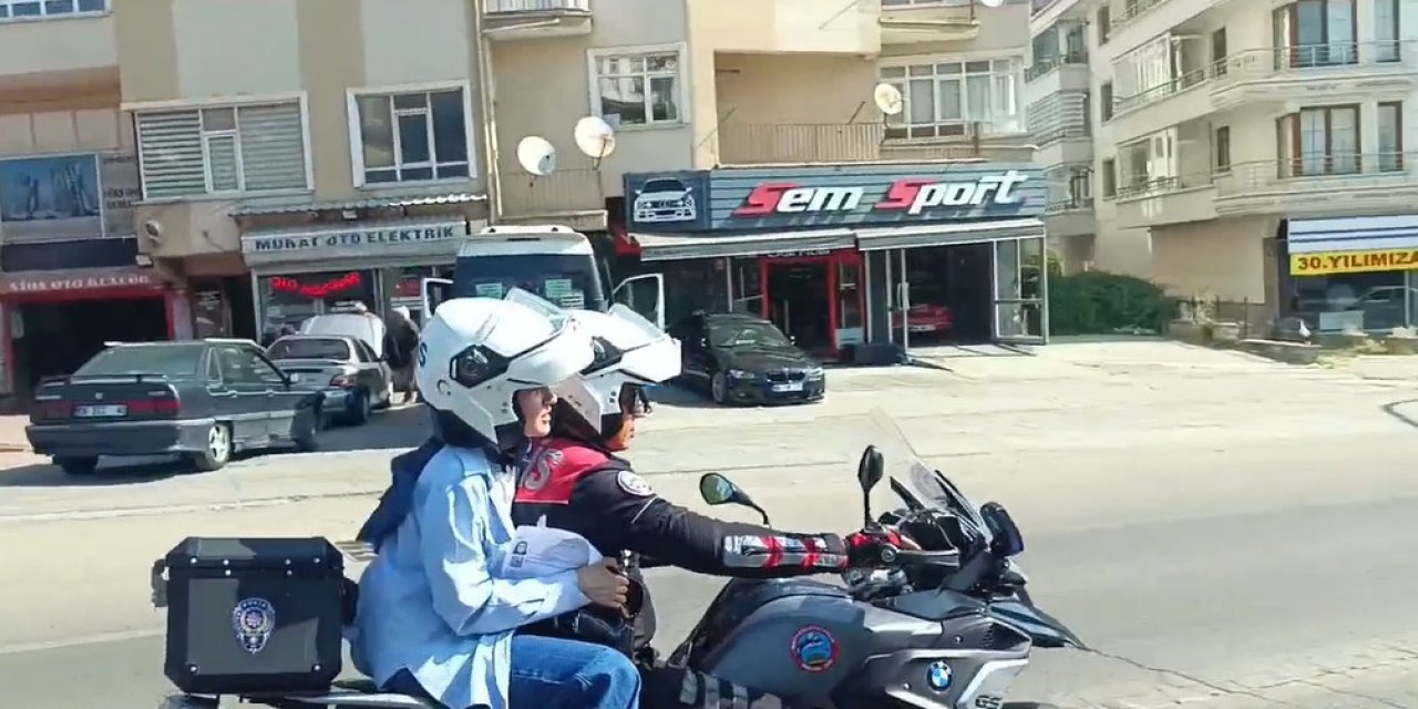 TYT'ye geç kalan öğrenciye polis ekipleri yardım etti