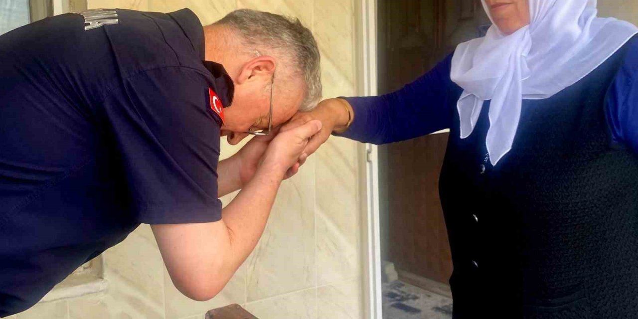 Şehit annesi evladının silah arkadaşlarını konuk etti