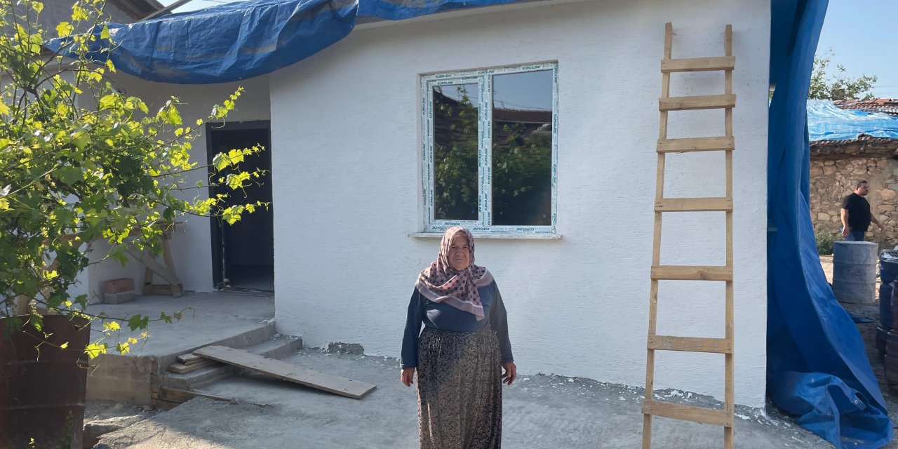Evi yanan yaşlı kadına hayırseverlerden yardım eli