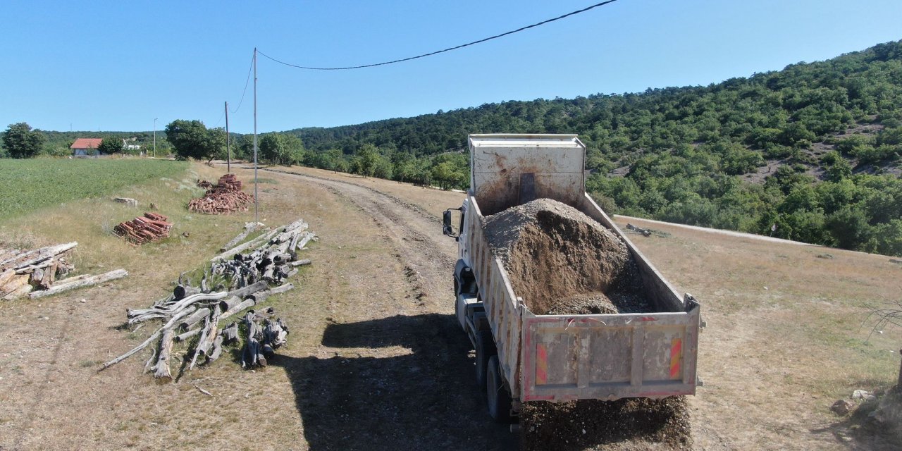 İnönü'de mahalle yolları bakım çalışmaları sürüyor