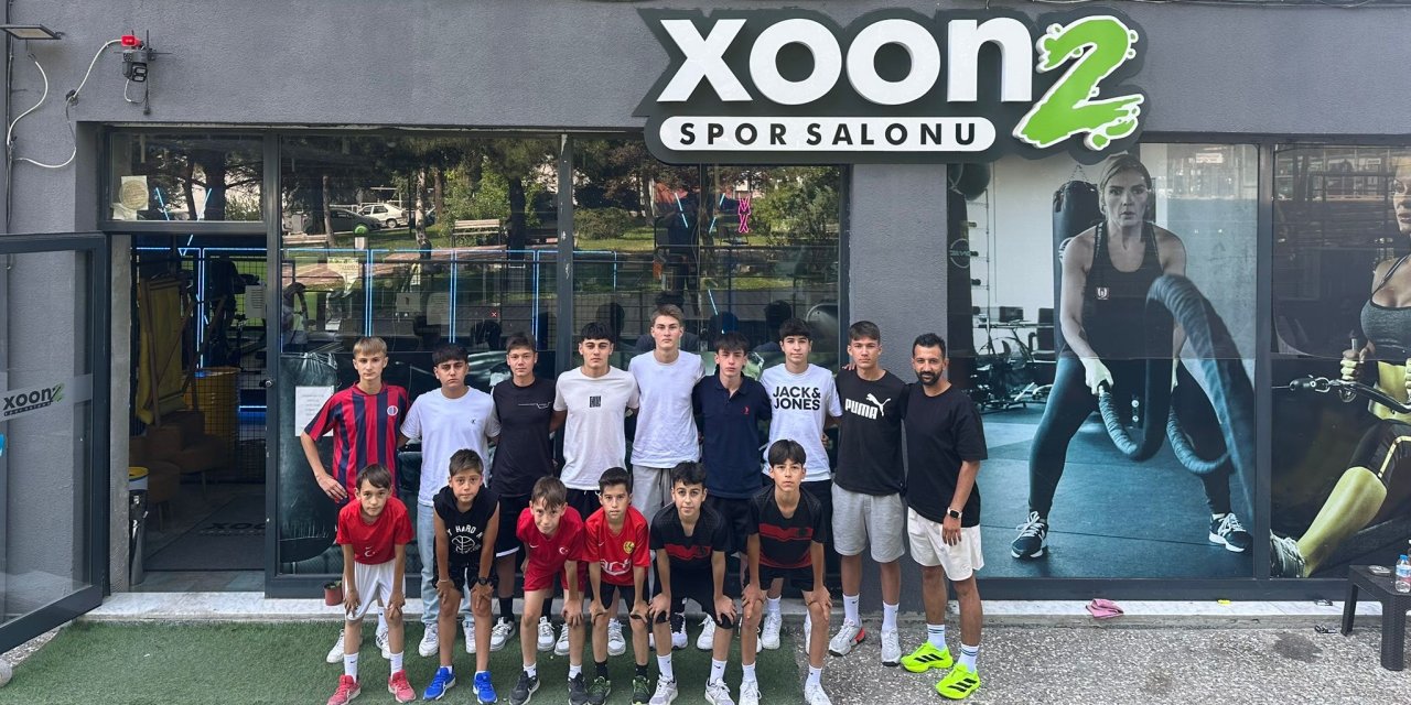Seçkin Öztaş futbolcu adaylarına özel antrenman programı uyguluyor