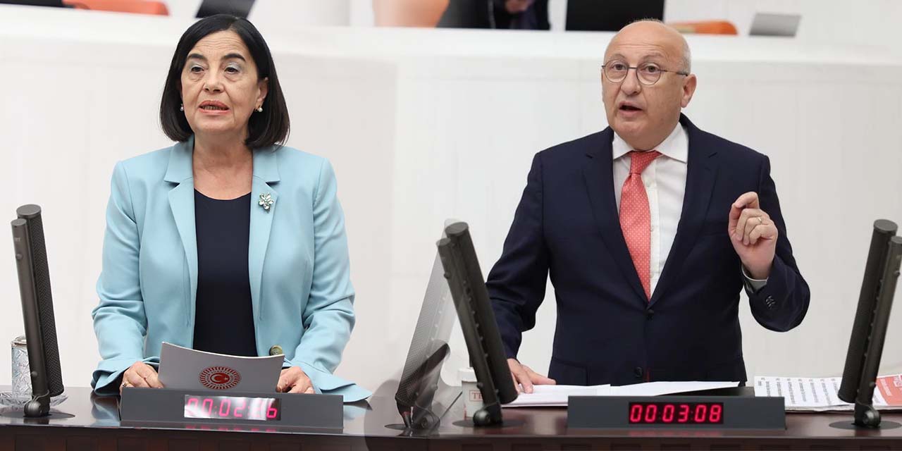 Ortalık kaynarken sükun kalan 2 kişi