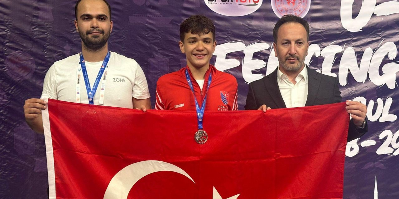Eskrimde gümüş madalya