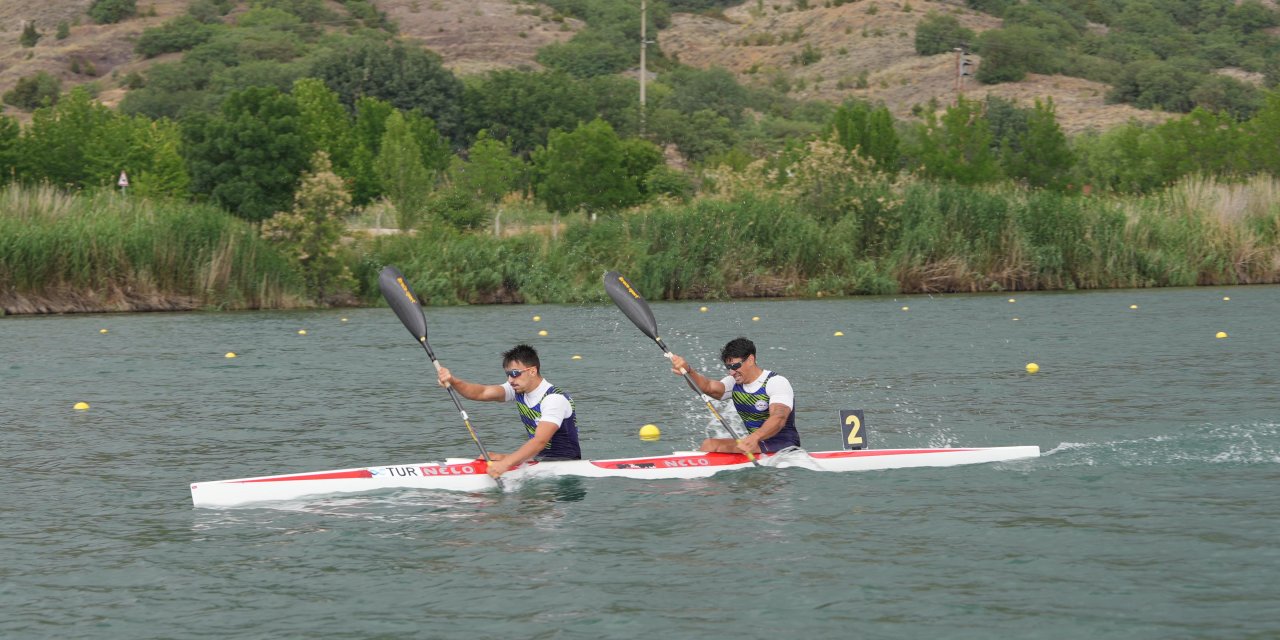 Durgunsu Kano Türkiye Kupası'nda 536 sporcu kürek çekti