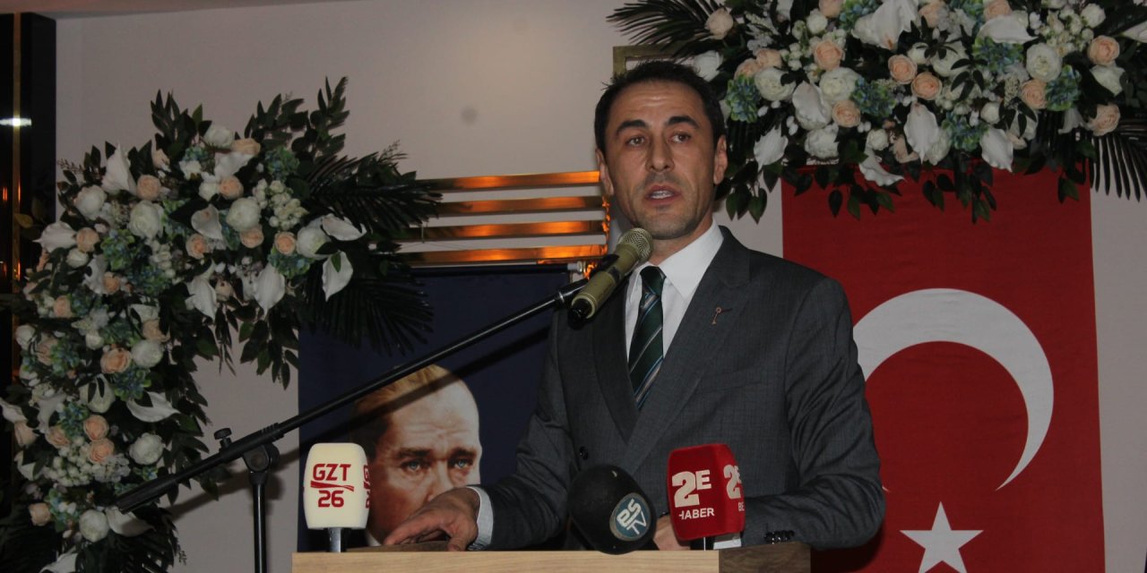 Anahtar Parti’den coşkulu rozet takma töreni