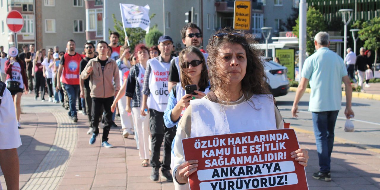 Özel sektör öğretmenleri eylemlerini sürdürüyor
