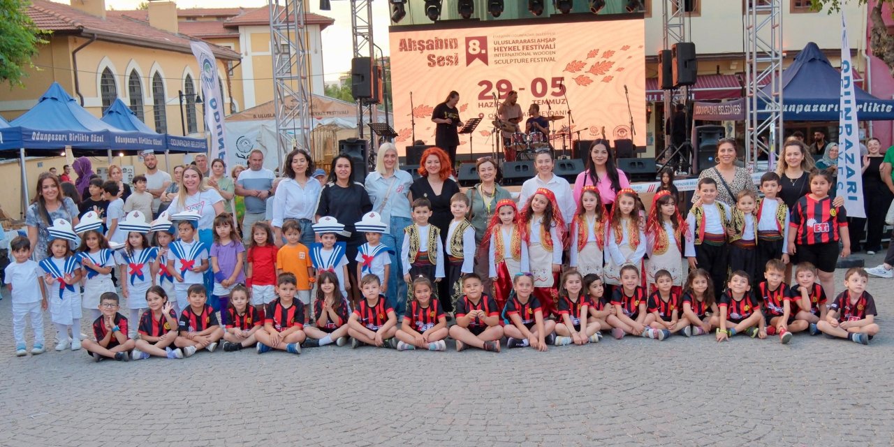 Ahşap Heykel Festivali tüm hızıyla devam ediyor