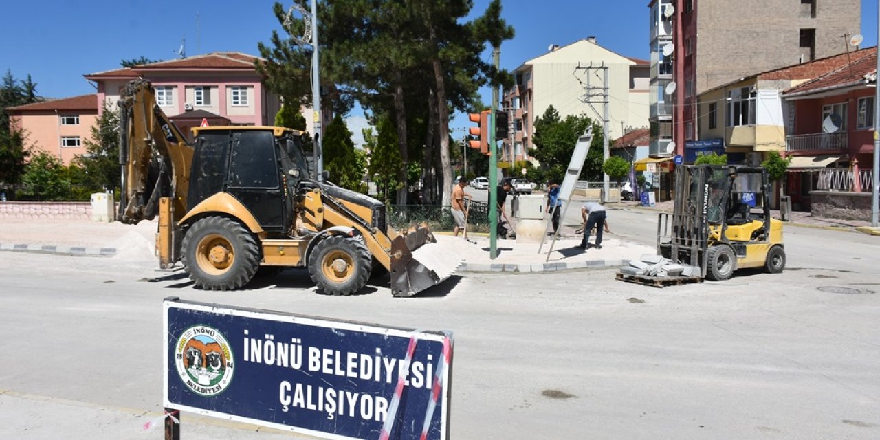 İnönü'de kaldırım çalışmaları yoğun şekilde devam ediyor