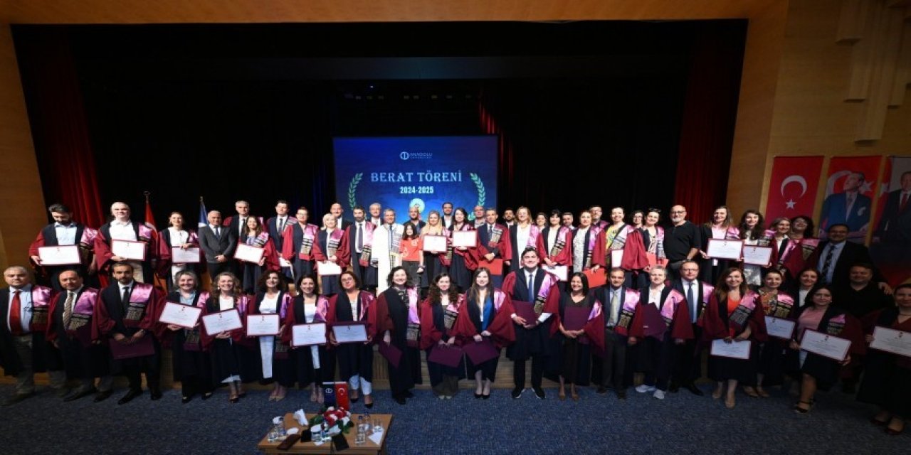Yeni profesörlere ve doçentlere beratları törenle verildi
