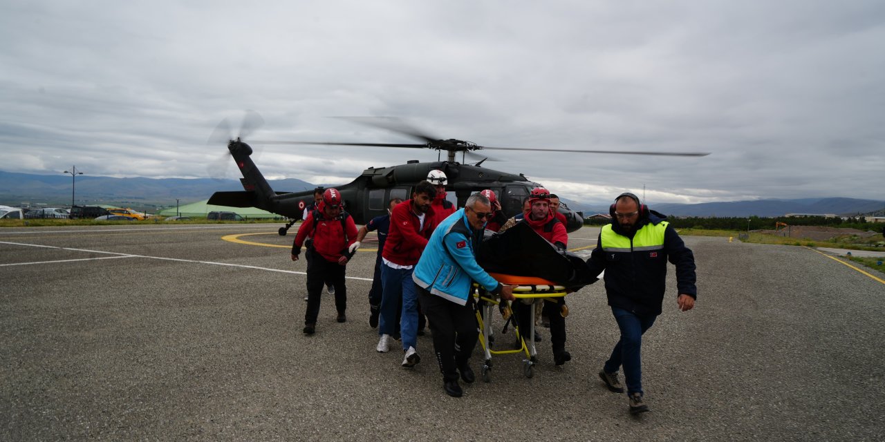 Pilot Mehmet Demirci'nin cenazesi askeri helikopter ile getirildi