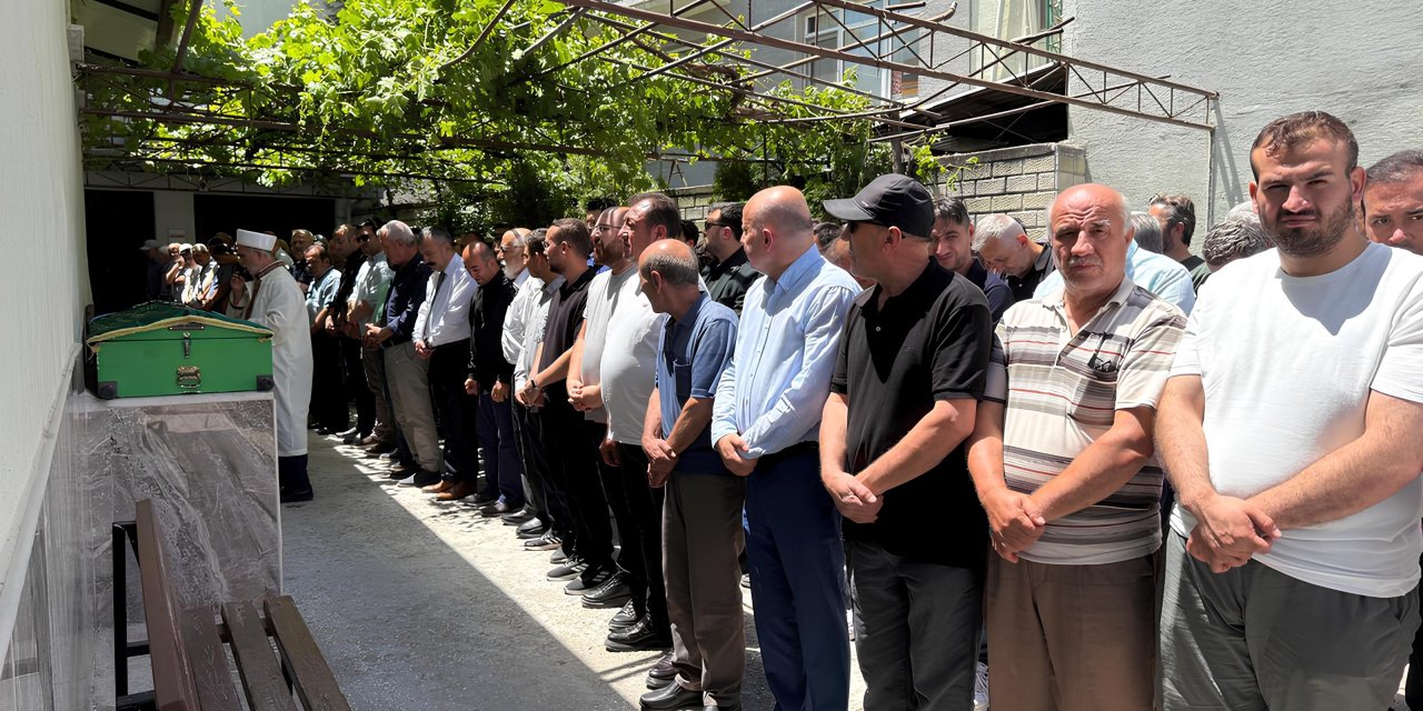 Kelebek hastalığı ve kanserle mücadele eden Elif vefat etti