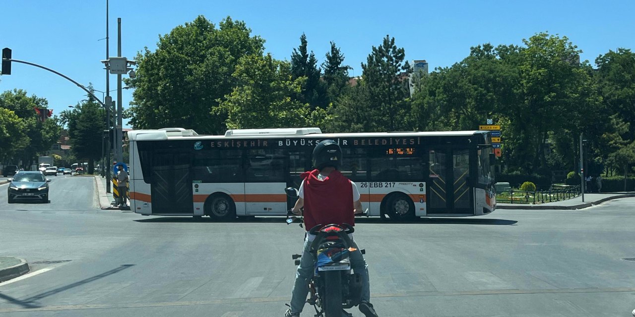 Eskişehir'de motosiklet sürücüsü kuralları hiçe saydı