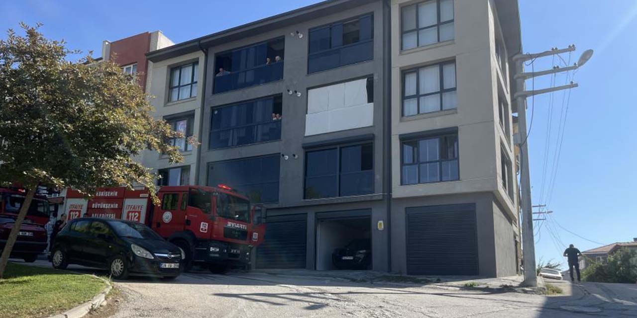 Eskişehir'de apartmandan dumanlar yükseldi: İtfaiye alarma geçti