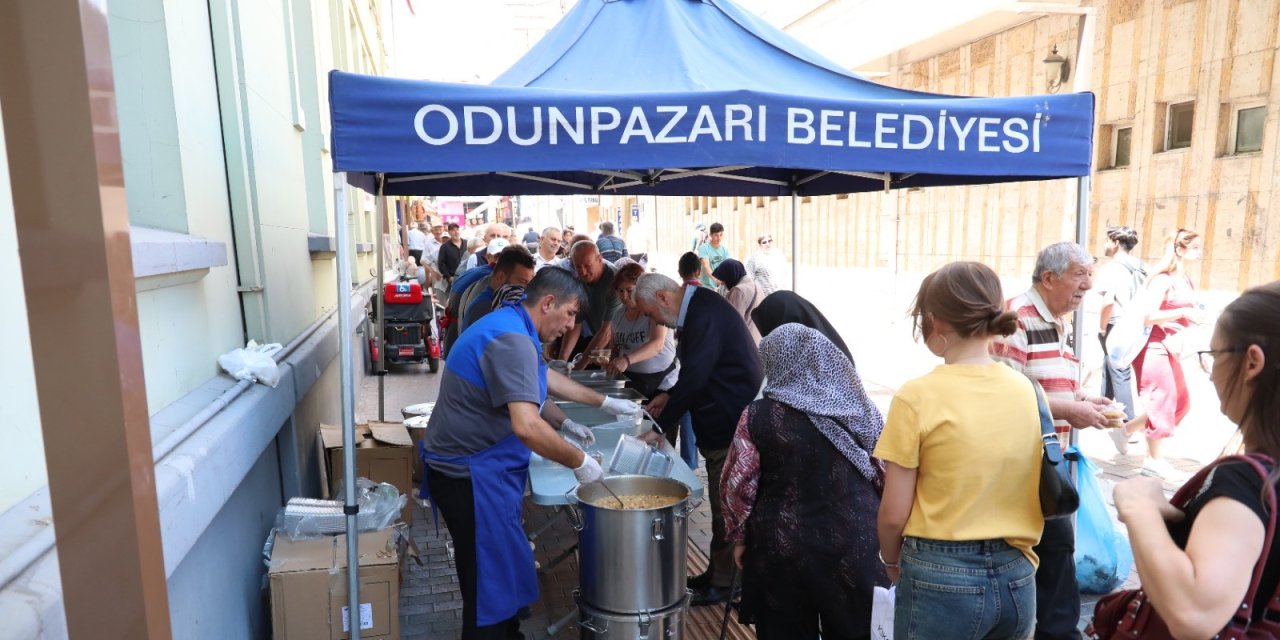 Eskişehir'de aşure kazanları paylaşmak için kaynıyor