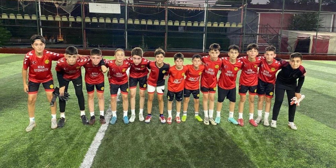 Eskişehirspor'un minikleri top başı yaptı