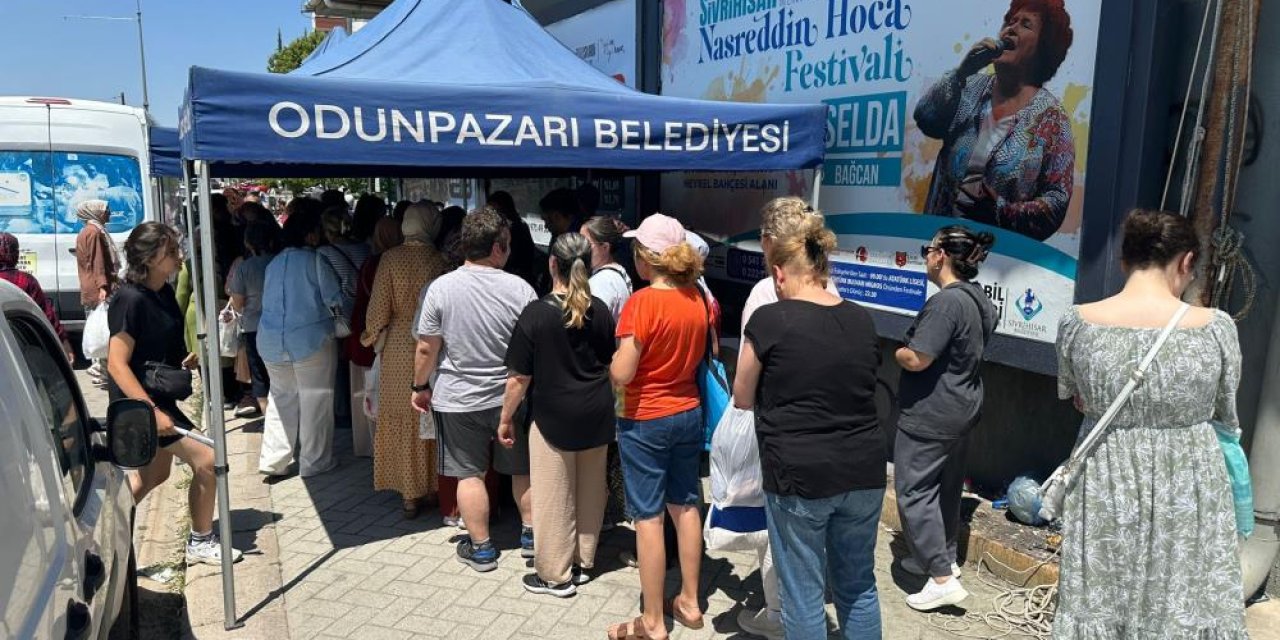 Odunpazarı Belediyesi'nden aşure ikramı