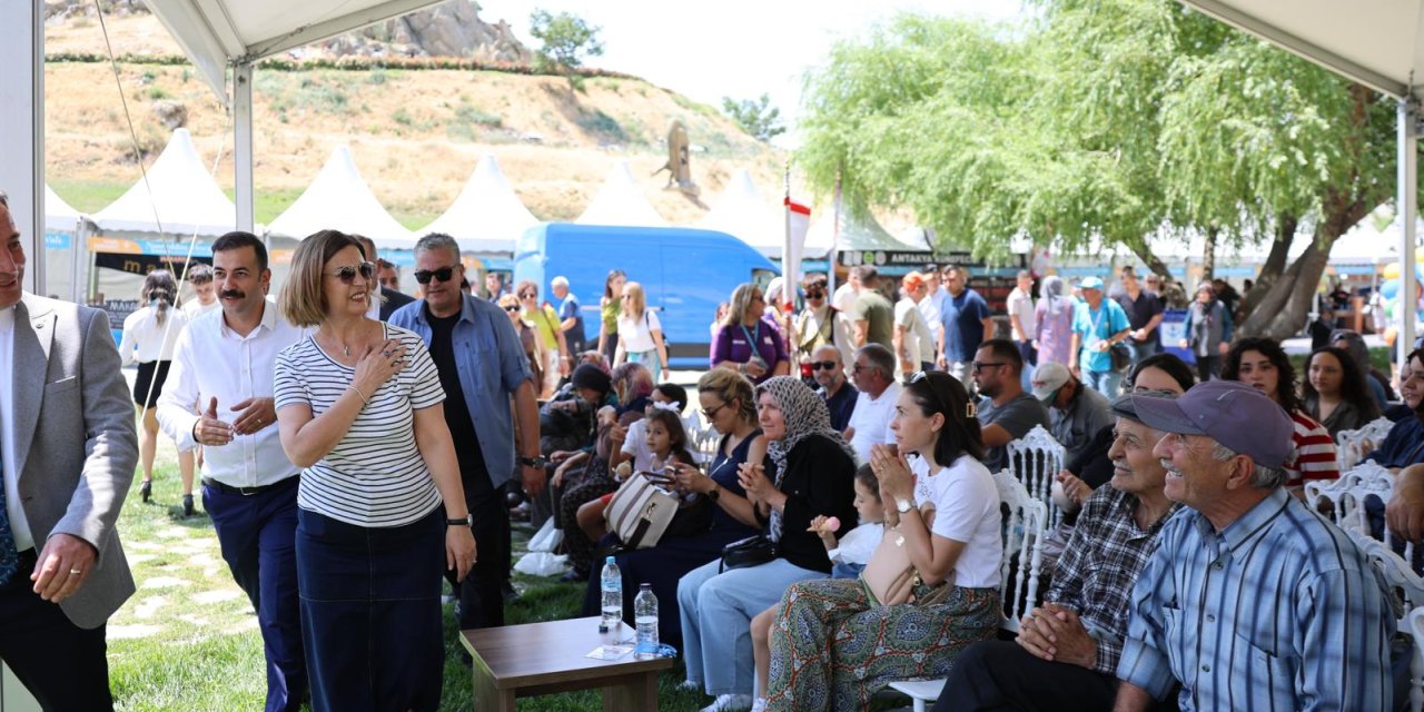 Başkan Ünlüce Sivrihisar'daki festival açılışına katıldı