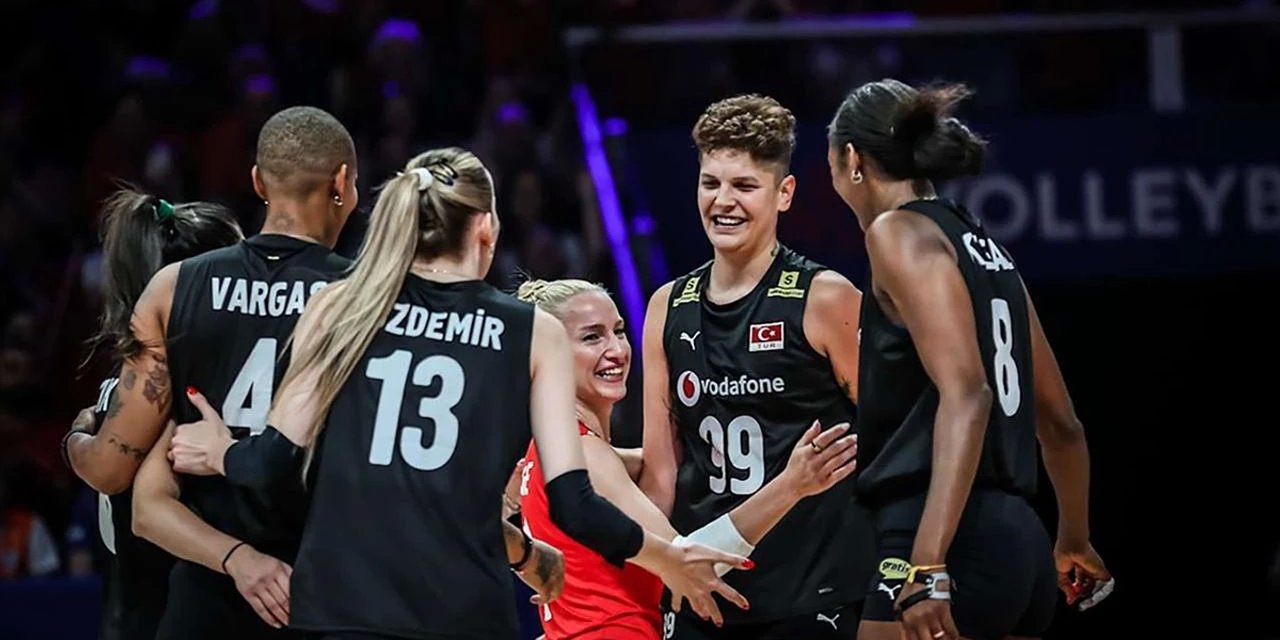 A Milli Kadın Voleybol Takımı'nın maçı dev ekranda izlenecek