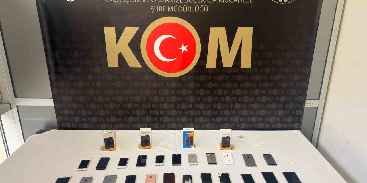 Kütahya’da 37 adet gümrük kaçağı cep telefonu ele geçirildi