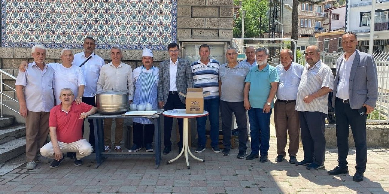 Başkan Kahveci, İstiklal Mahallesi’ndeki aşure etkinliğine katıldı