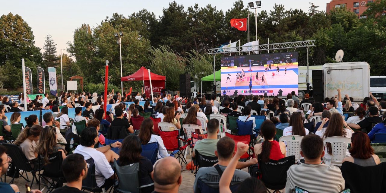 Plaj voleybolu şenliğinde büyük heyecan