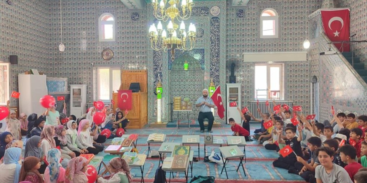 Ahmet Yavuzer Camii'nde çocuklar 15 Temmuz ruhunu yaşattı