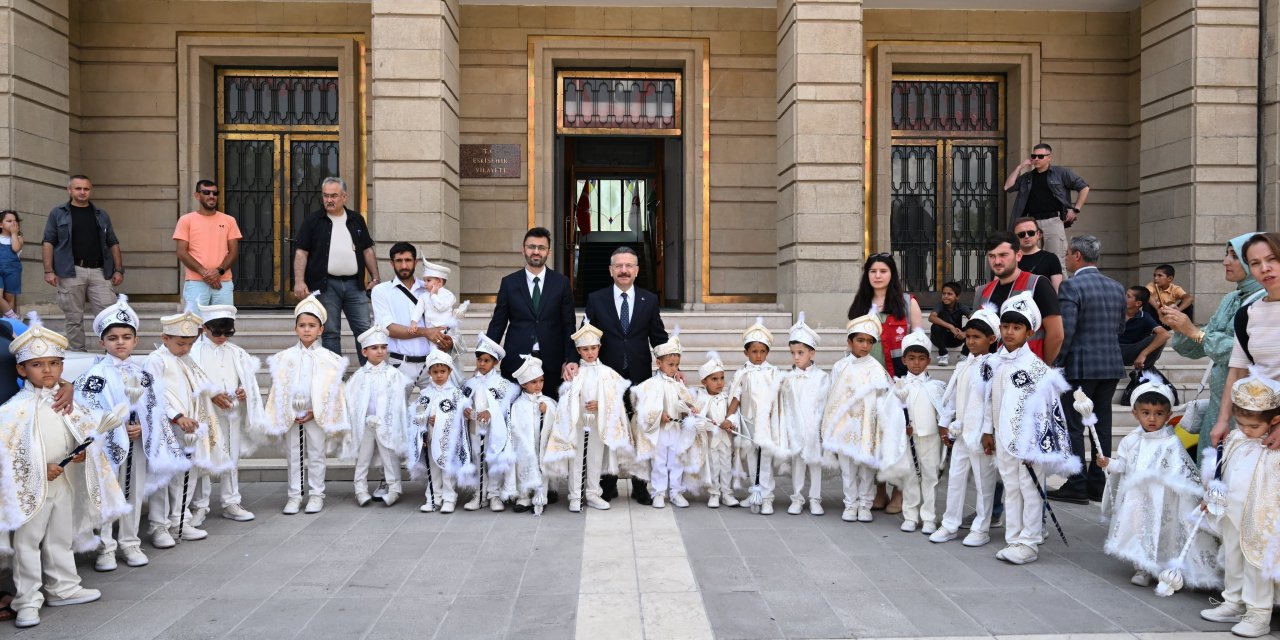 Eskişehir’de 24 çocuk için sünnet şöleni