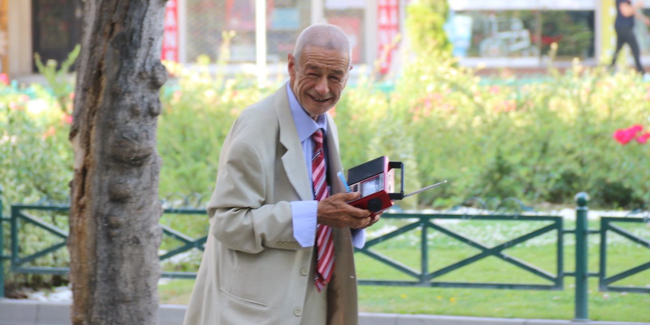Çifte telliyle Eskişehir'i geziyor