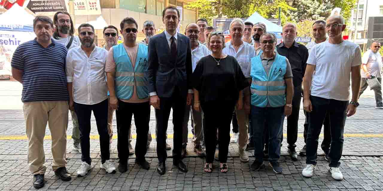 Anahtar Parti Tepebaşı’ndan aşure ikramı