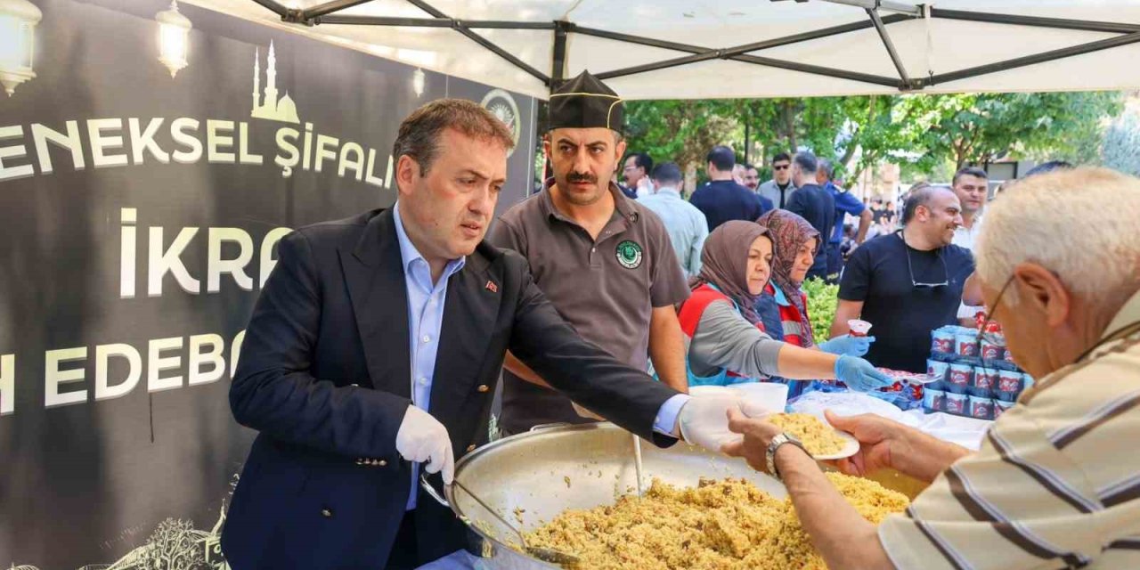 Vali Sözer’den geleneksel pilav ikramı