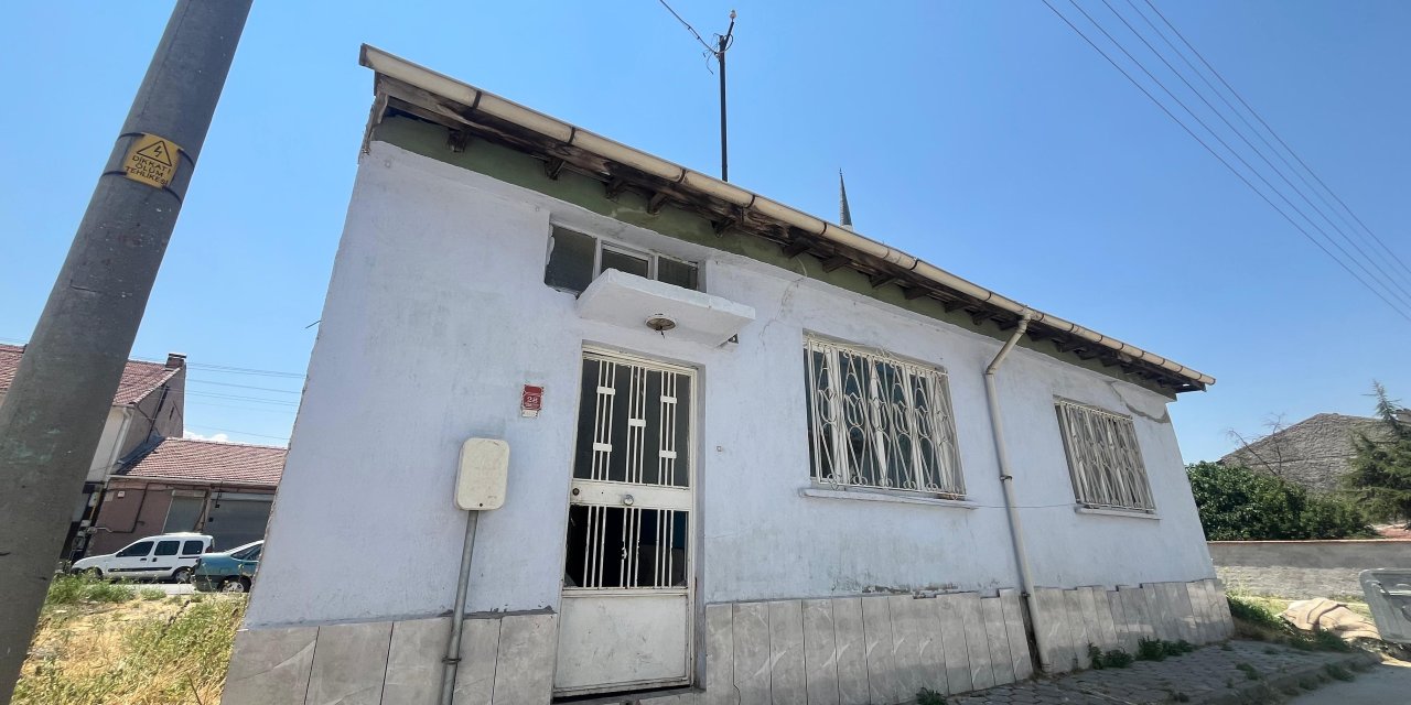 Eskişehir’de sahibi vefat eden eve zorla girip yerleştiler