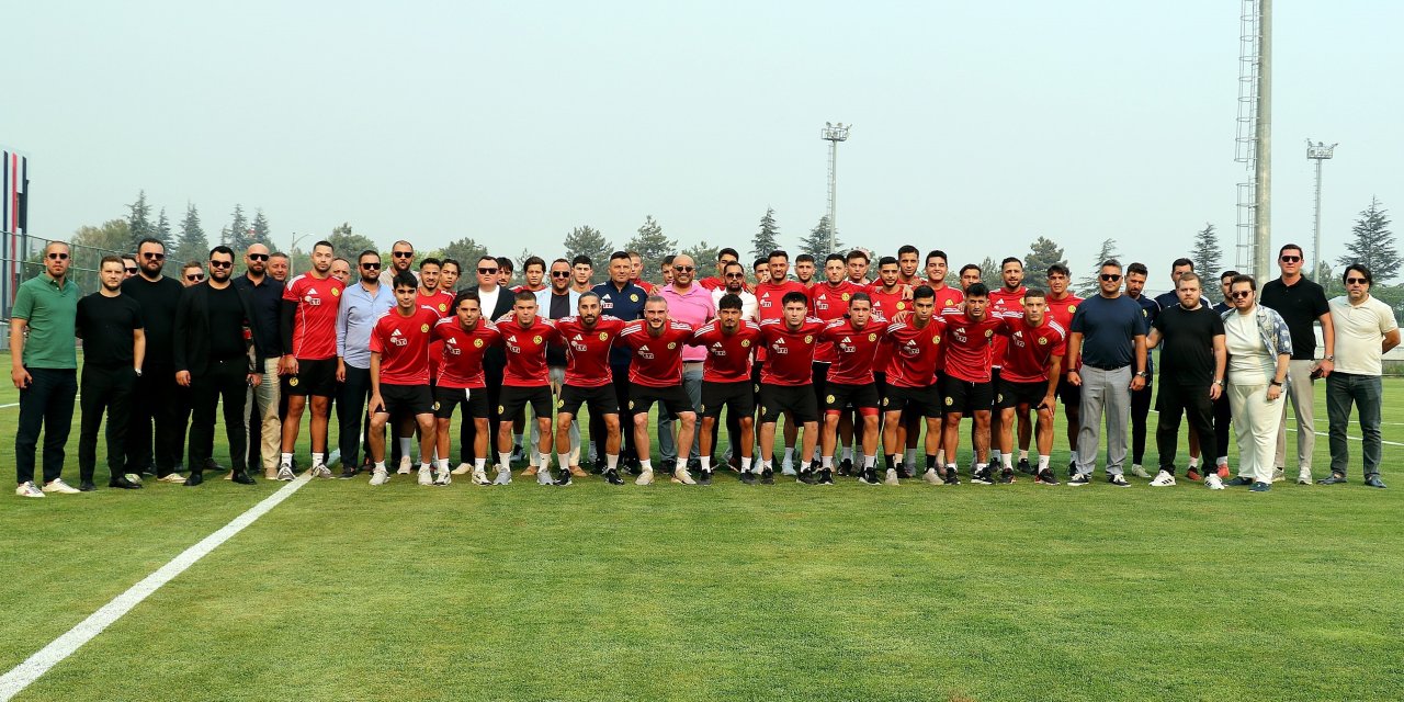 Eskişehirspor yeni kadrosuyla ilk antrenmanını yaptı