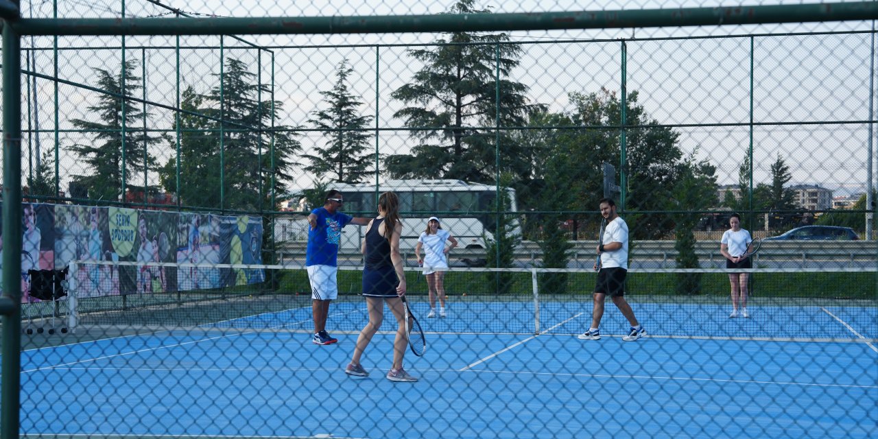 Batıkent Açık Tenis Kortları her yaştan sporsevere hizmet veriyor