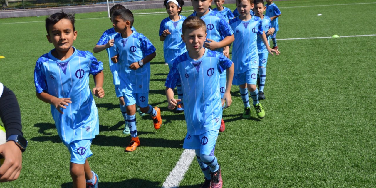 Anadolu Üniveritesi’nde futbolu okulu çalışıyor
