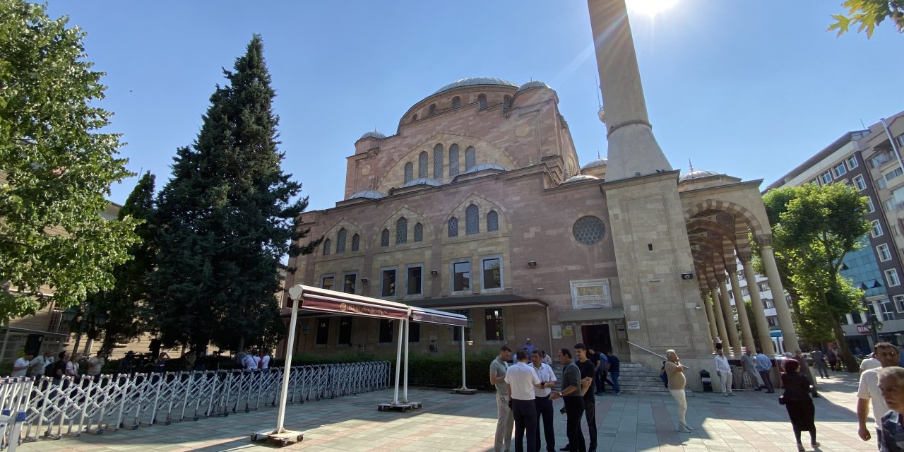Şehit Eyüp Dereli'nin cenazesi için hazırlık yapılıyor