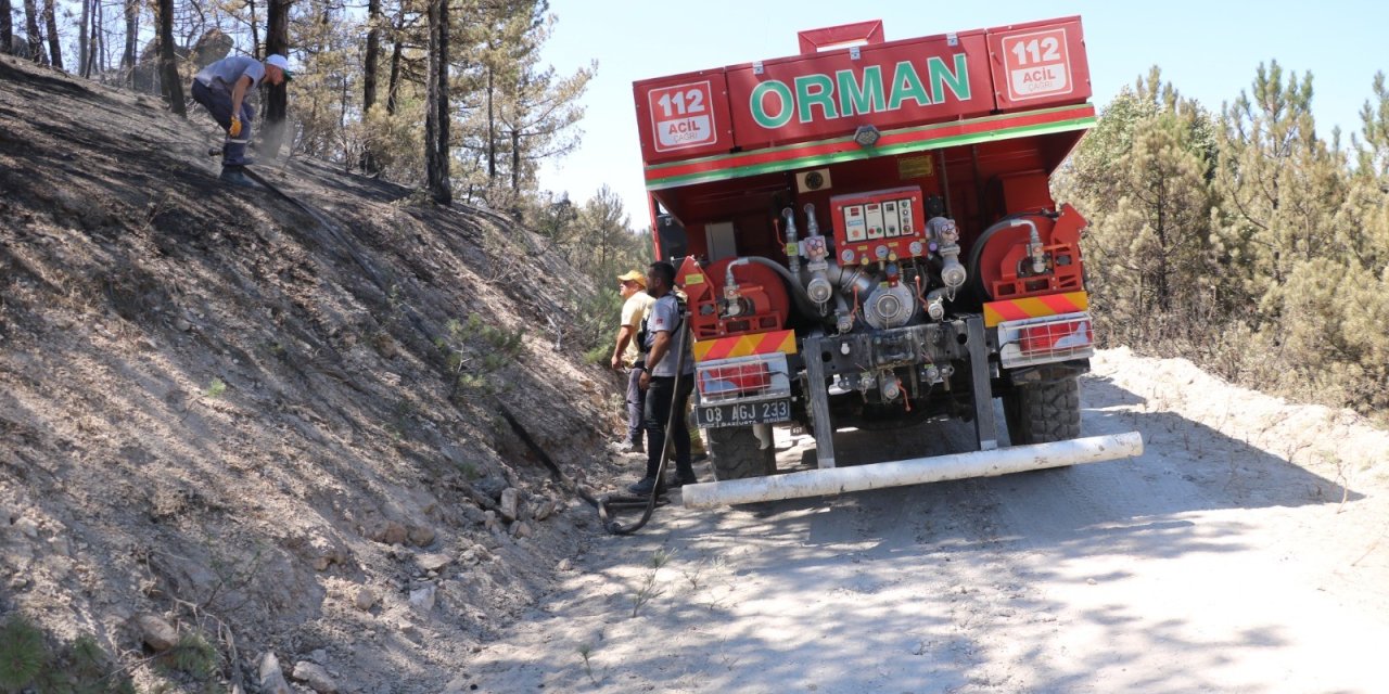 Orman işçileri yeşil vatanı korumak uykusuz çalışıyor