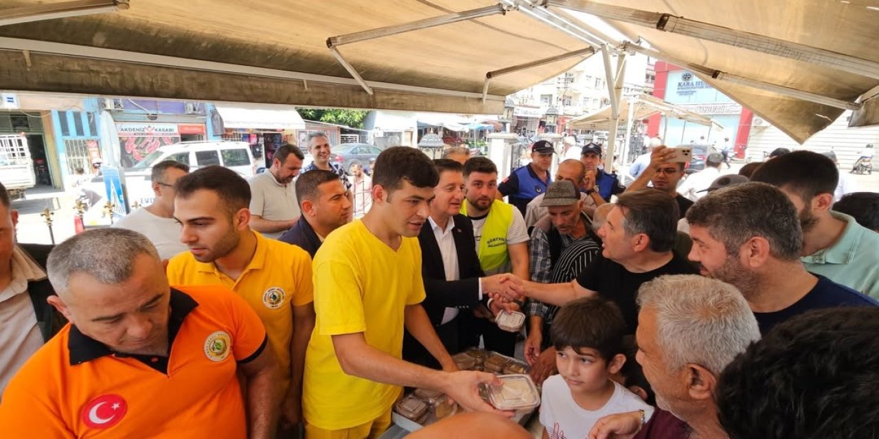 Eskişehir'de şehit olan kahramanlar için helva dağıtıldı