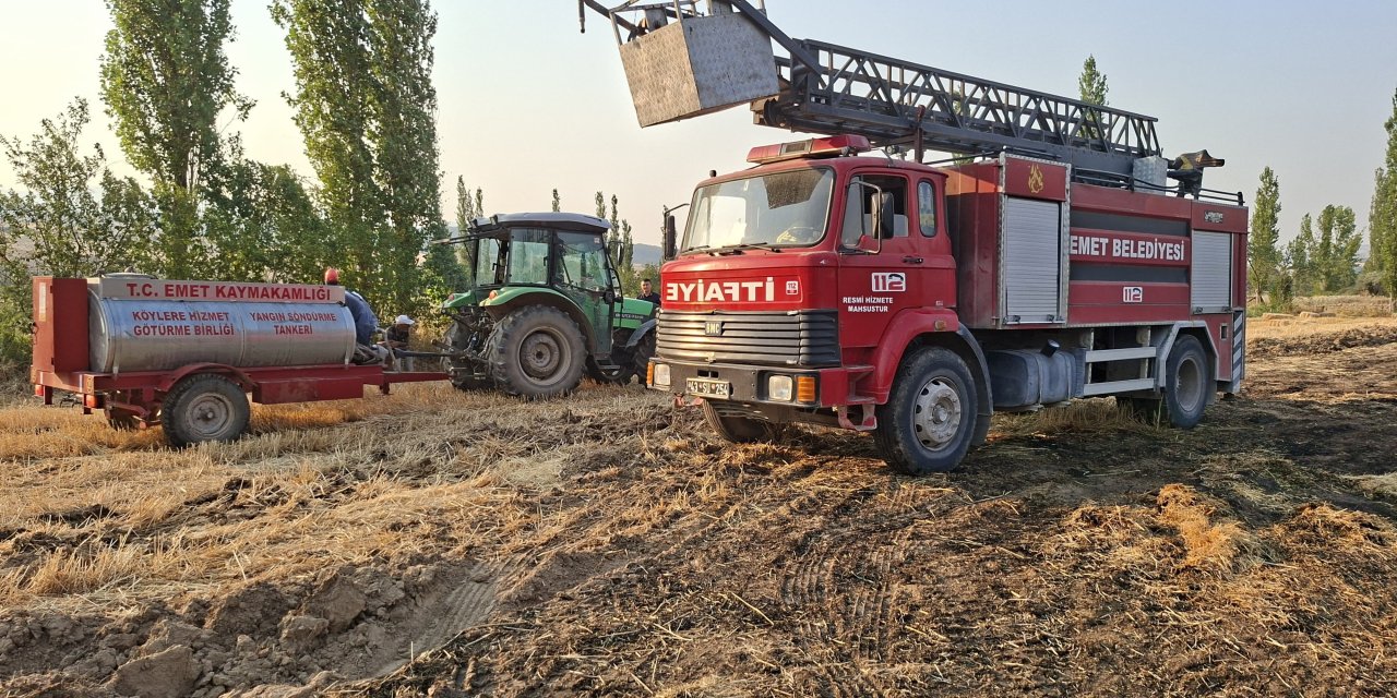 Kütahya'da 8 dönüm arazi yandı