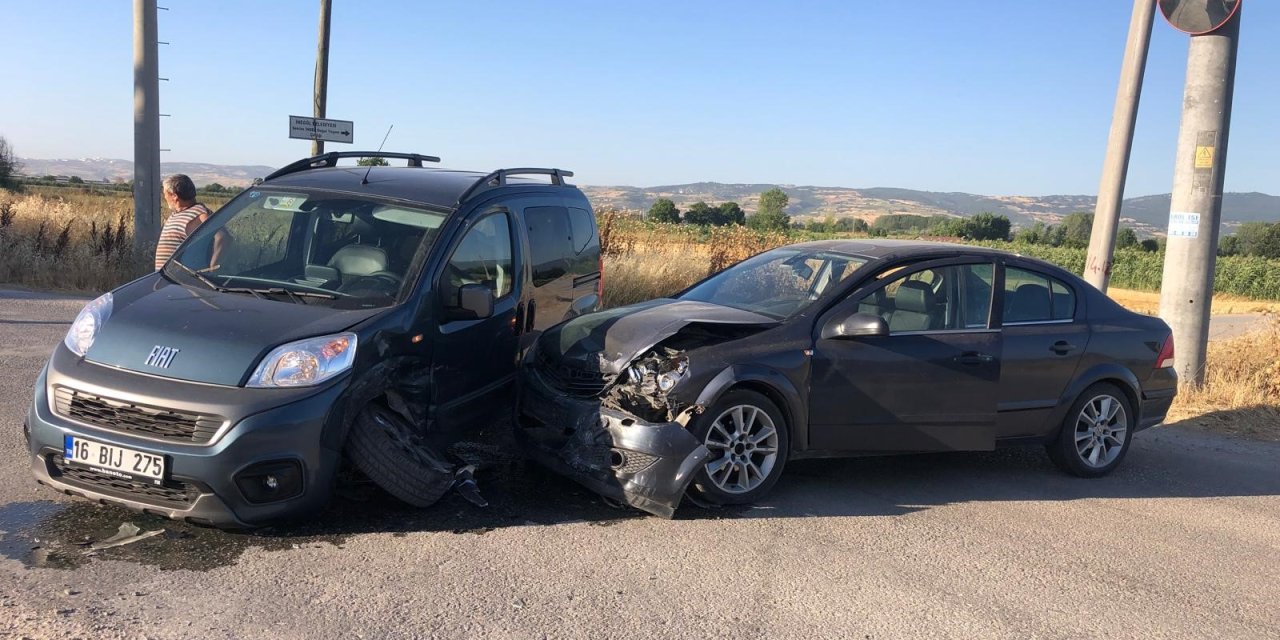 Bursa'da feci kaza: 1'i çocuk 2 kişi yaralandı