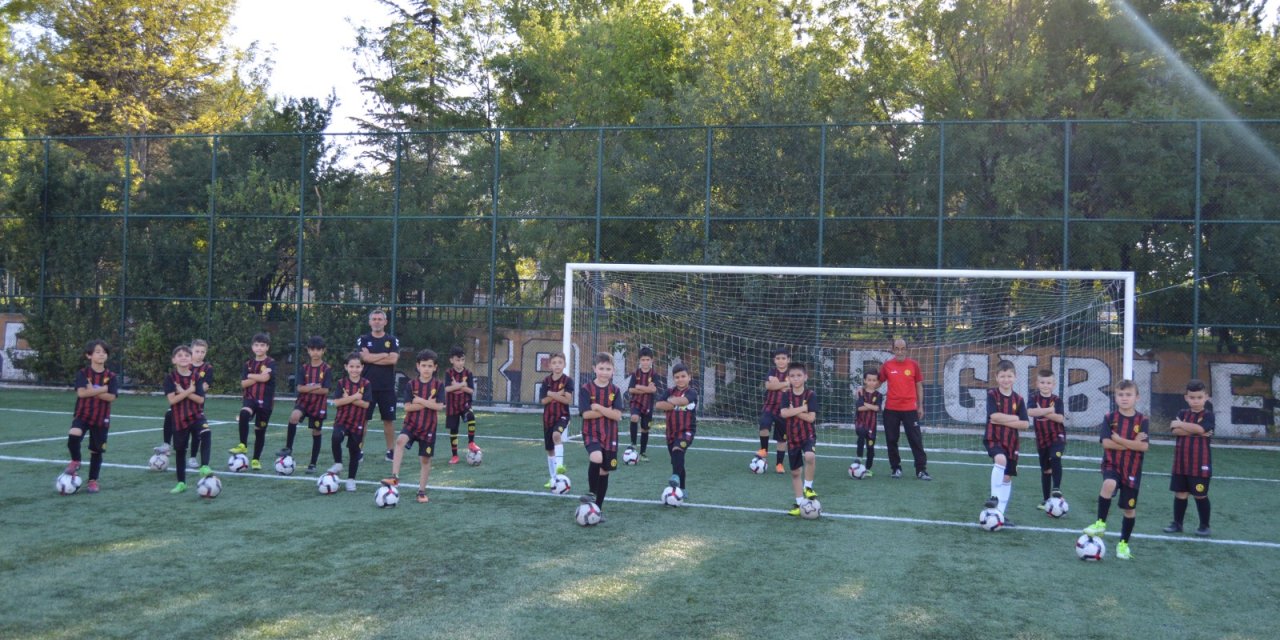 Eskişehirspor geleceğini inşa ediyor
