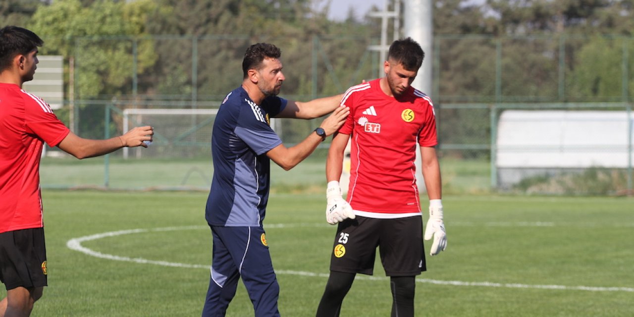 Kalecilerle yakından ilgileniyor