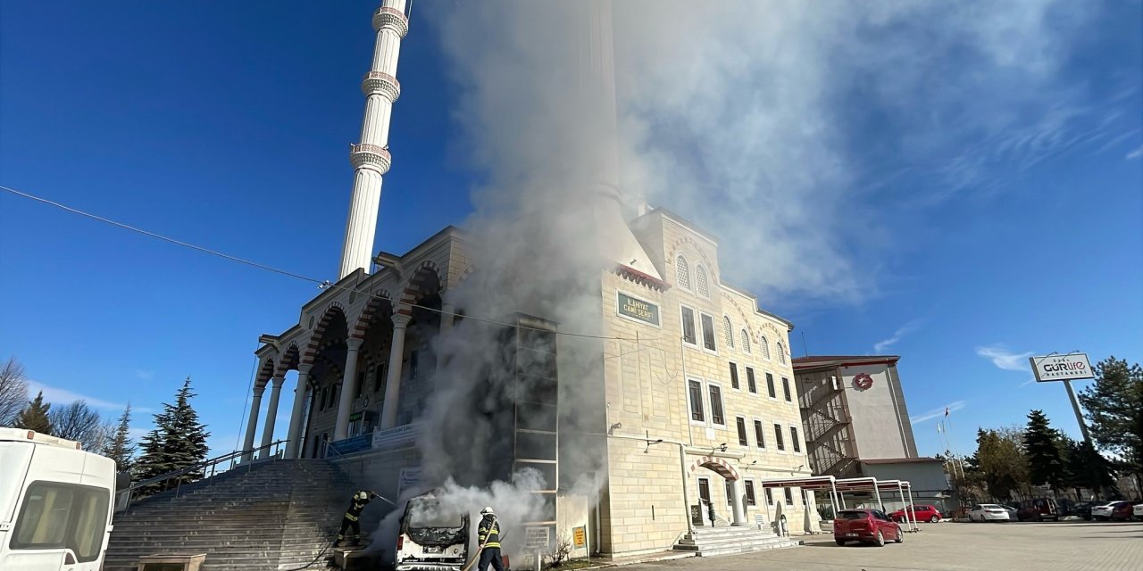 Eskişehir'de yangın cami asansörünü kullanılamaz hale getirdi