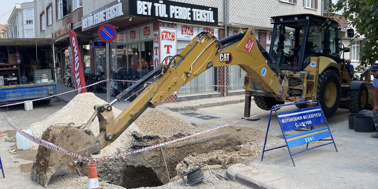 Eskişehir'de altyapı çalışmalarında göçük: 2 personel yaralandı
